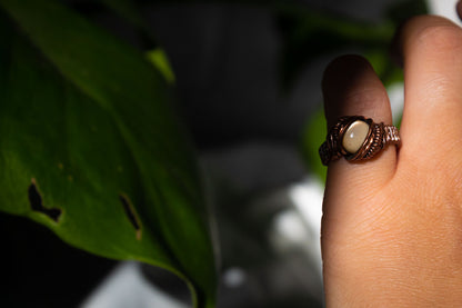 Mother-of-Pearl Round Copper Ring
