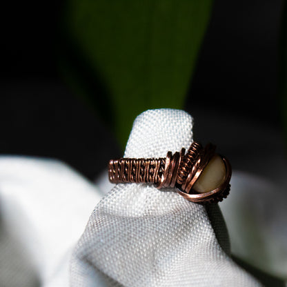 Mother-of-Pearl Round Copper Ring